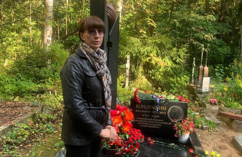 Ветераны баскетбола почтили память Кондрашина и Белова