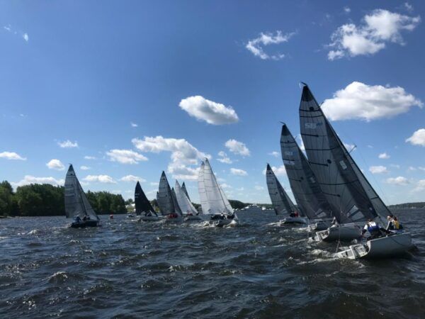 Первый день чемпионата SB20: ветра хватает всем