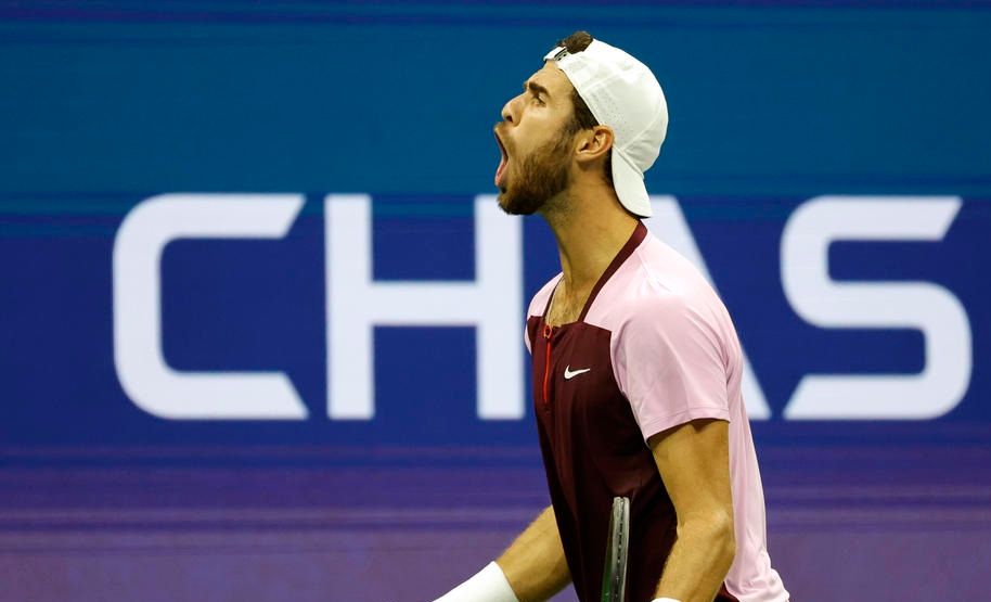 Хачанов сенсационно переиграл Кирьоса и вышел в полуфинал US Open