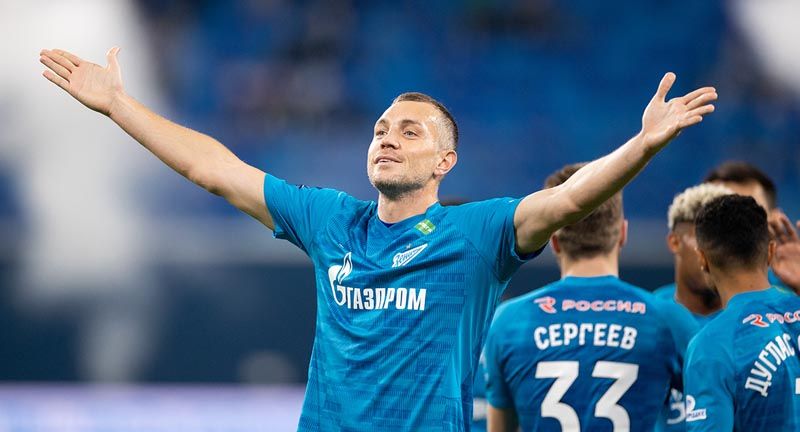 Мостовой заявил, что Дзюбе не нужно завершать карьеру