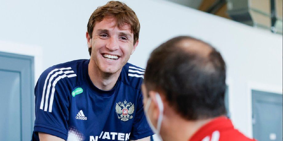 Покинувший сборную России Фернандес получил поздравление с днем рождения от команды Покинувший сборную России Фернандес получил поздравление с днем рождения от команды