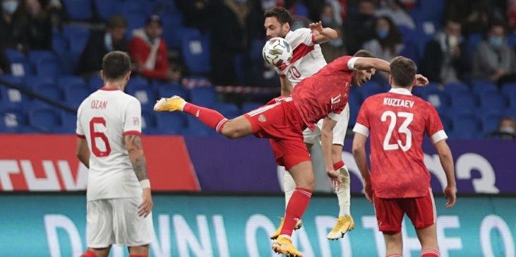 Россия упустила победу в матче с Турцией, но осталась лидером группы