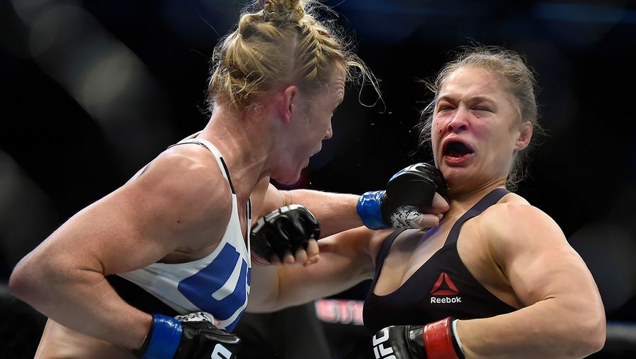 Первой женщиной, включенной в зал славы UFC, стала Ронда Роузи