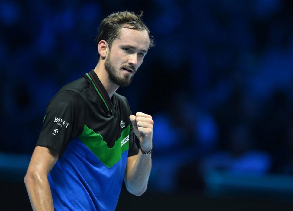 Чесноков считает, что Медведев должен обыграть Зверева в Турине 