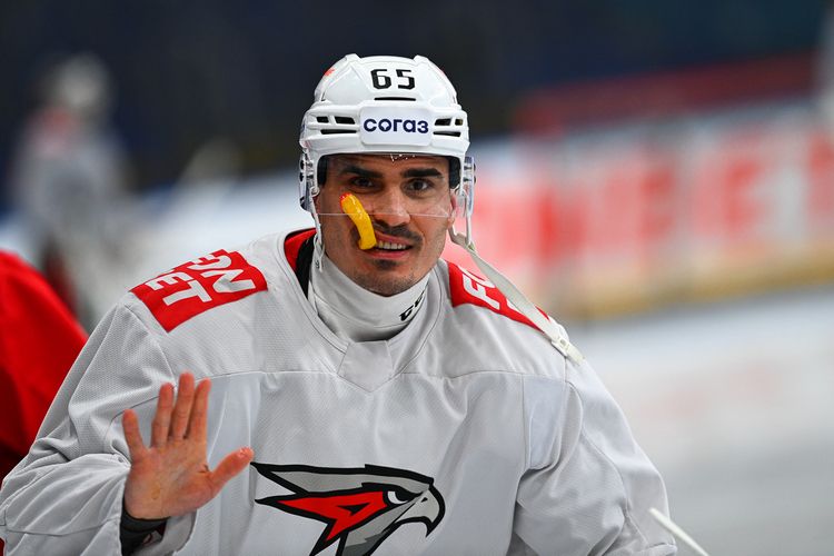 Форвард «Авангарда» Якупов – о Буше: Канадцы как будто из другого теста сделаны