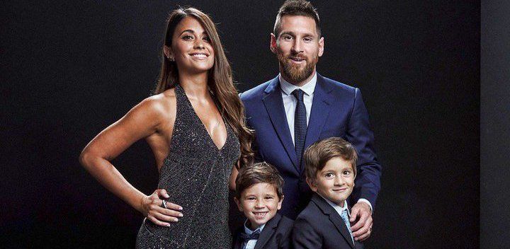 «Барселона» неожиданно ответила критикам Месси за полученную награду лучшему футболисту ФИФА «Барселона» неожиданно ответила критикам Месси за полученную награду лучшему футболисту ФИФА