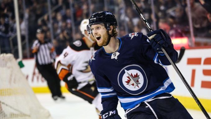 Коннор подписал 7-летний контракт с «Виннипегом» на 7,14 млн долларов в год Коннор подписал 7-летний контракт с «Виннипегом» на 7,14 млн долларов в год