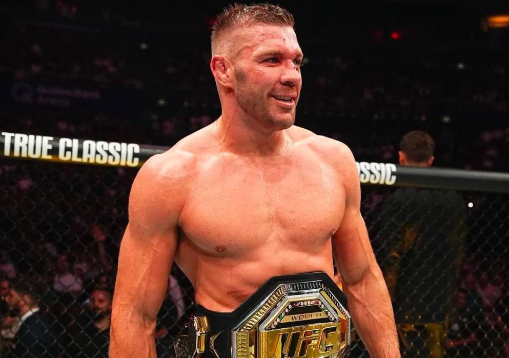 Дю Плесси защитил чемпионский титул UFC в бою против Стрикланда