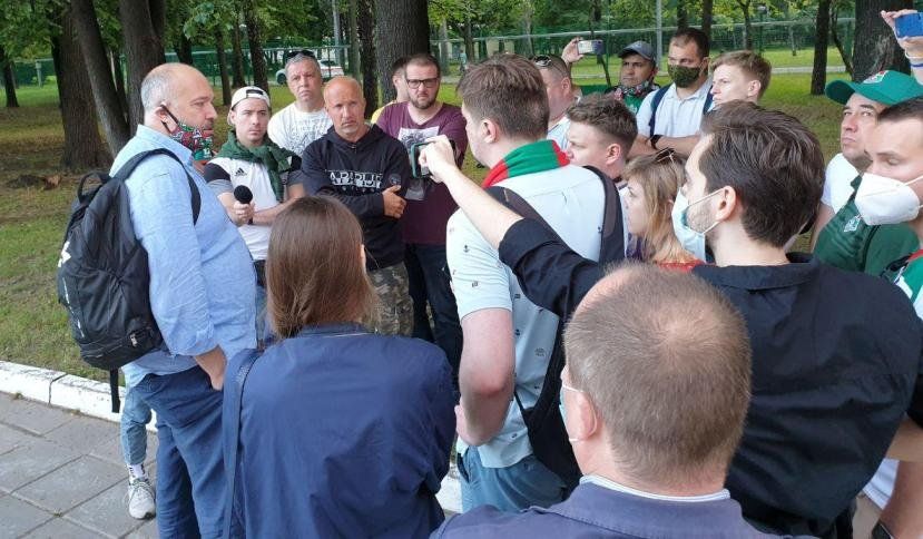 Кикнадзе объяснил неприличный жест болельщику «Локомотива»