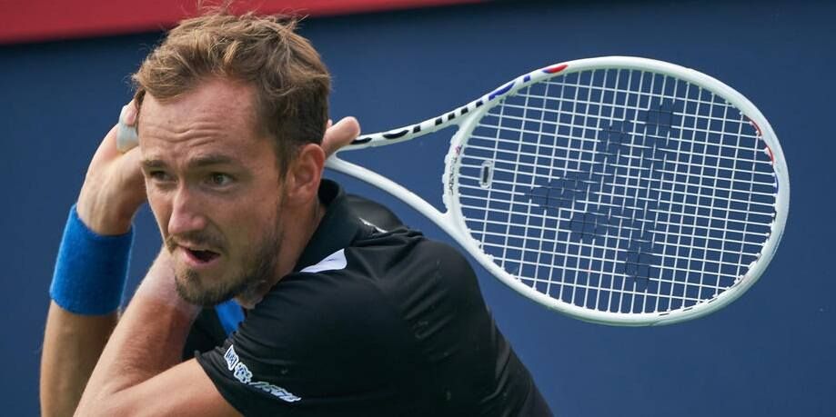 Медведев не смог выйти в финал турнира в Цинциннати