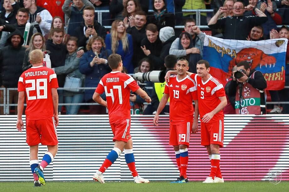 Сборная России прилетела в Санкт-Петербург