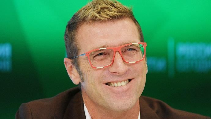 Подсиживает? Каррера высказался о Семаке