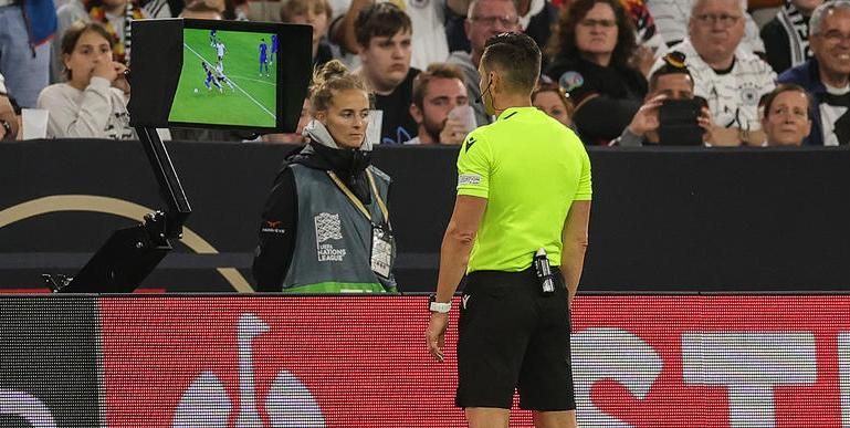 В РФС рассказали, когда в РПЛ вернется технология офсайдных линий В РФС рассказали, когда в РПЛ вернется технология офсайдных линий