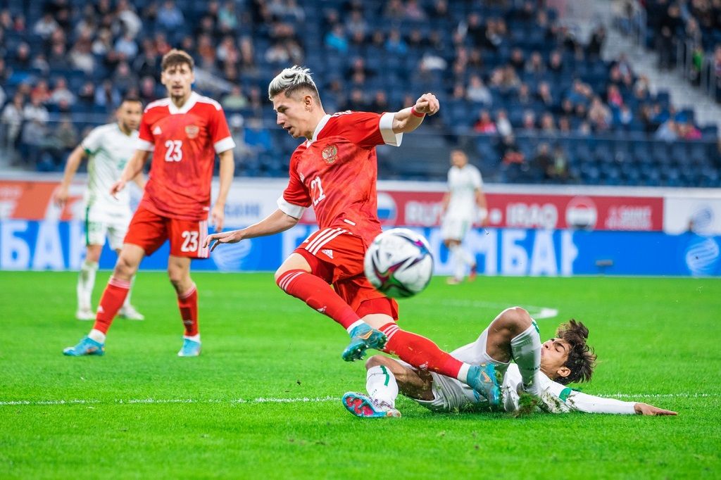 Антон Зиньковский в товарищеском матче сборных России и Ирака