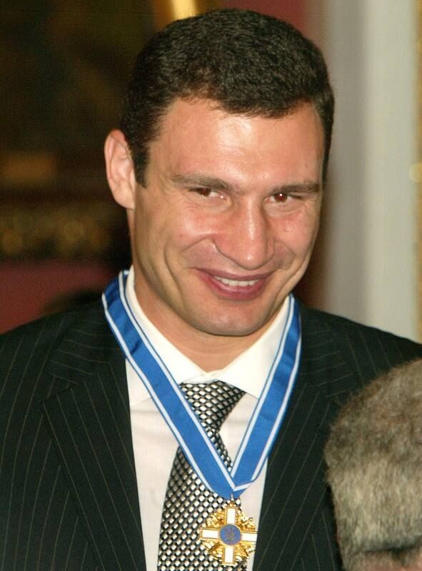 Кличко выступил за отмену боя Бивола и Альвареса 