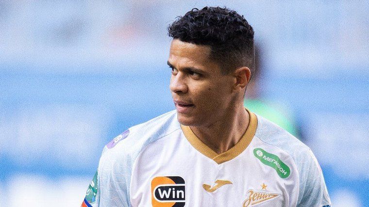 Агент Барбоза: «Барселона» могла рассмотреть трансфер Дугласа Сантоса из «Зенита»