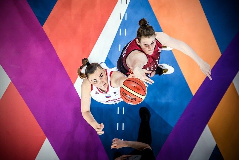 Сборная России с поражения начала чемпионат Европы