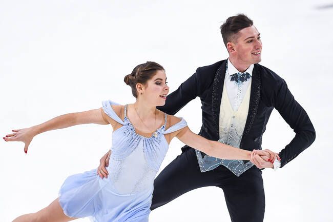 Фигуристы Галлямов и Мишина победили на Гран-при в Перми