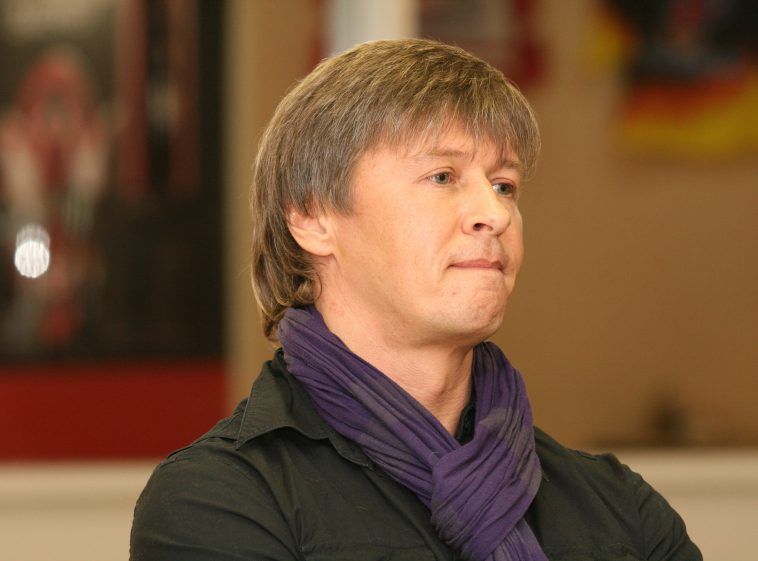 Шоумен Сергей Исаев: С Брекоткиным даже сбегаем с репетиций ради матчей «Автомобилиста Шоумен Сергей Исаев: С Брекоткиным даже сбегаем с репетиций ради матчей «Автомобилиста