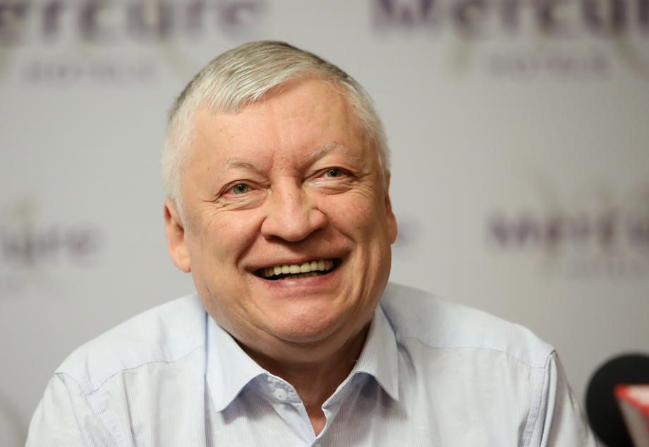Карякин сообщил, что Карпов идет на поправку