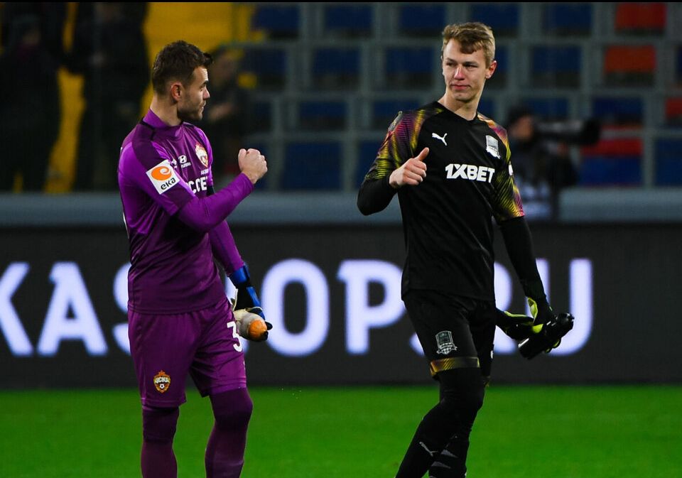 Непомнящий: Сафонова нельзя сравнить с Акинфеевым. Трофеи ни о чем не говорят