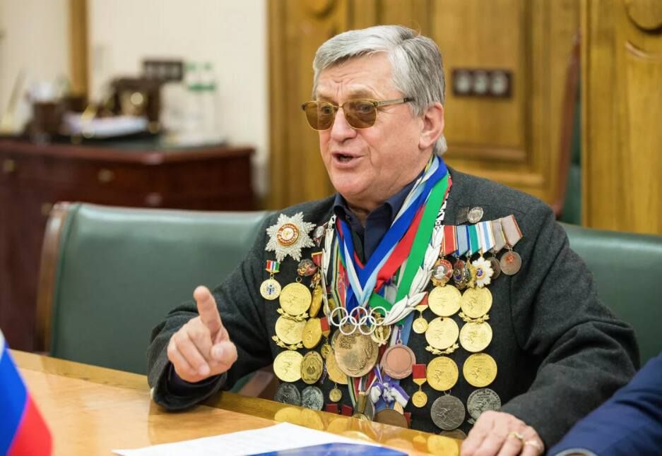 Александр Тихонов поддержал Александра Большунова в конфликте с финским лыжником