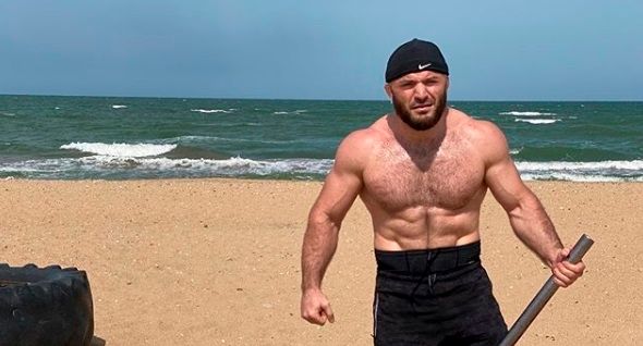 Соперник Емельяненко набрал 15 кг перед боем