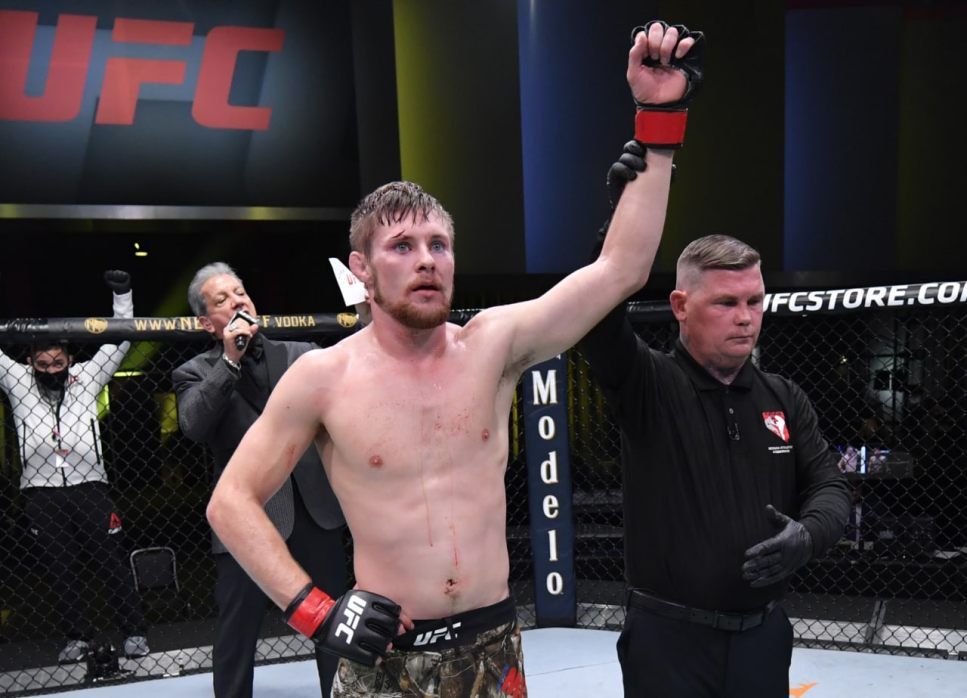 Боец UFC встал на защиту Веласкеса, который получил тюремный срок