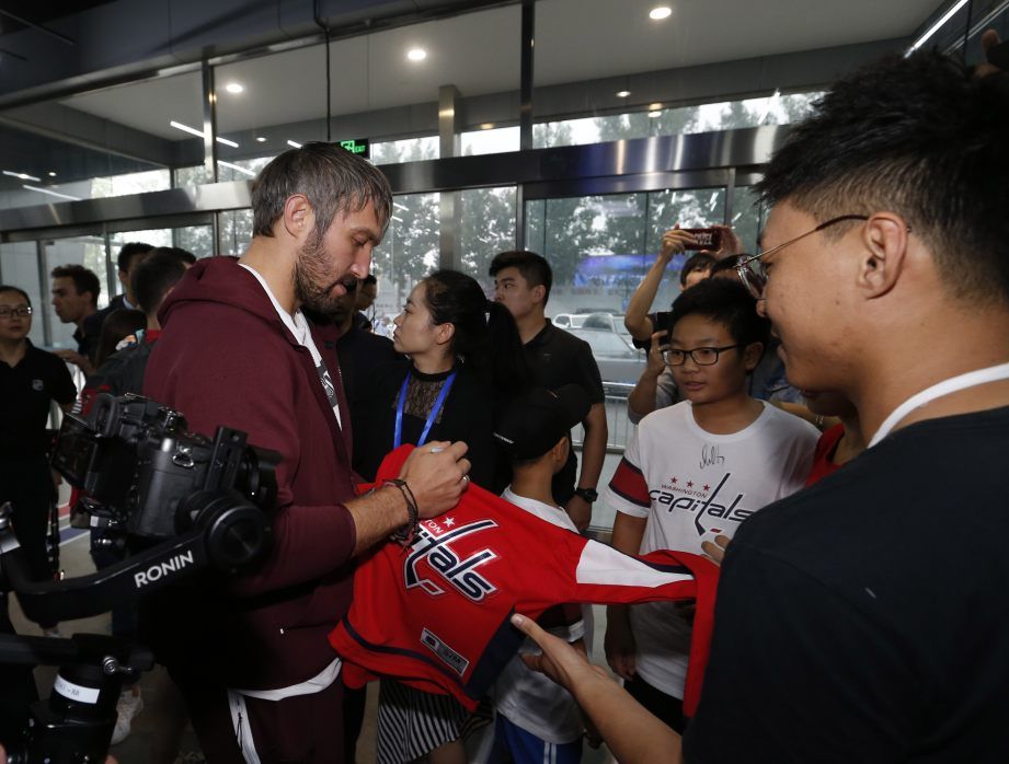 Дилан Строум назвал Овечкина очень скромным