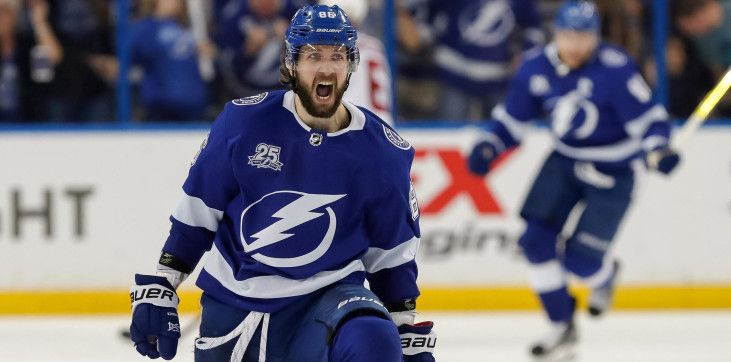 Кучеров набрал 500-е очко в НХЛ