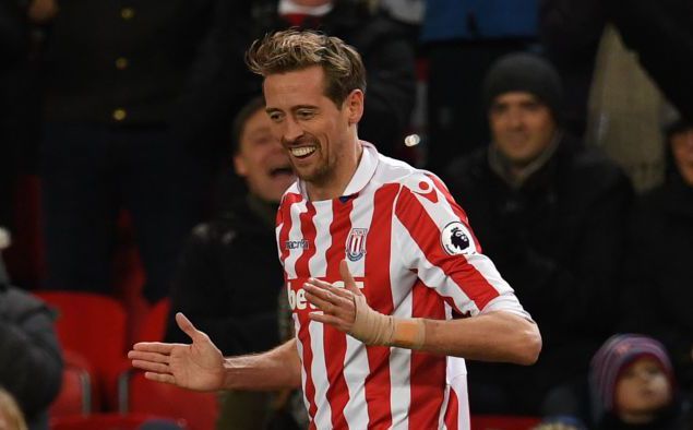 «Бернли» анонсировал трансфер Крауча видео, где ветеран сносит робота мячом