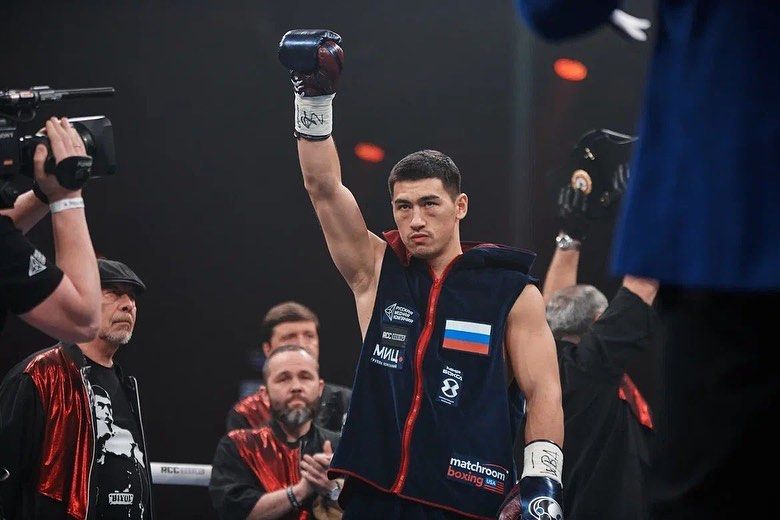 Бивол защитил титул чемпиона мира по боксу WBA