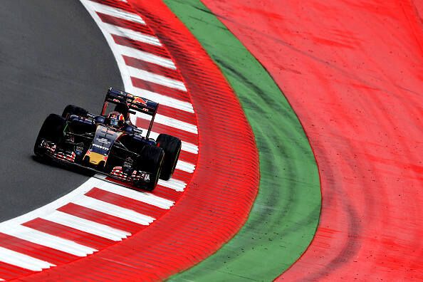 Даниил Квят сошел с гонки на 3-м круге Гран-при Австрии