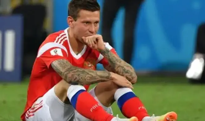 Смолов заявил, что мошенники требовали у него 1 млн долларов после инцидента в кафе