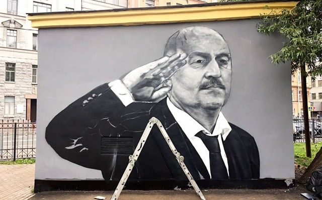 Итальянский журналист оценил работу Черчесова, пошутив про усы и Сталинград Итальянский журналист оценил работу Черчесова, пошутив про усы и Сталинград