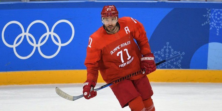 Столовая, 8 спален и 11 ванных комнат. Илья Ковальчук продает особняк, цена вас шокирует Столовая, 8 спален и 11 ванных комнат. Илья Ковальчук продает особняк, цена вас шокирует