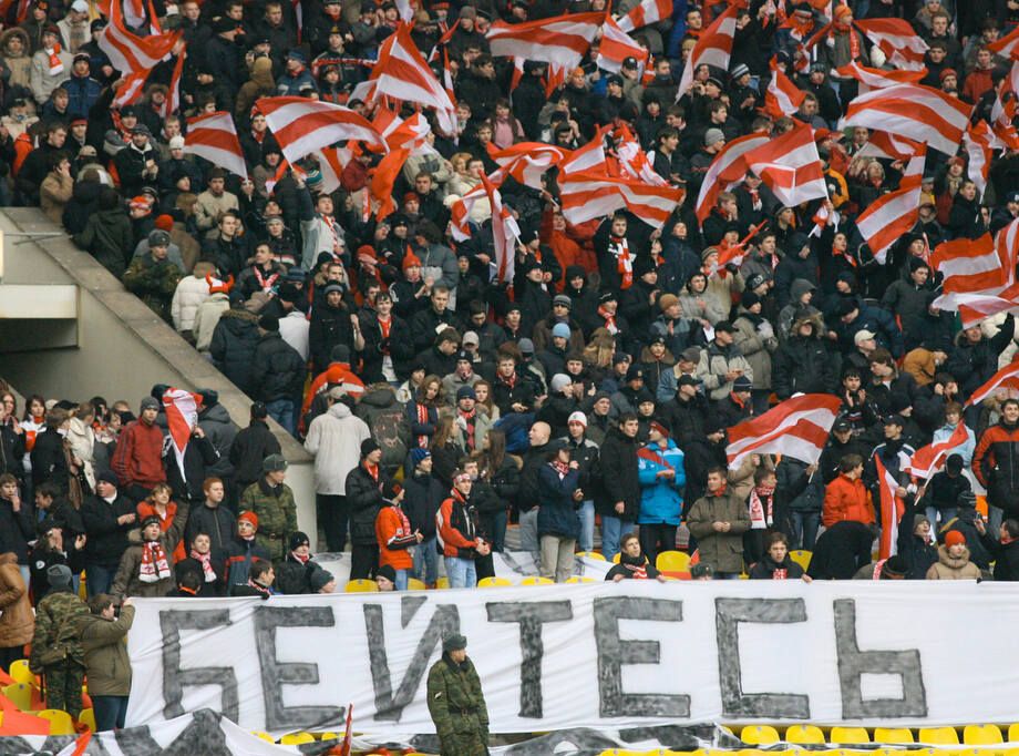 Фанаты «Спартака» и ЦСКА устроили массовую драку в преддверии Дерби Всея Руси