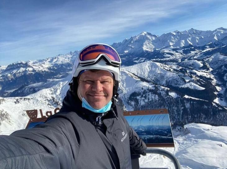 Губерниев: Передайте старику-биатлонисту Тихонову, что у меня не только Орден Александра Невского Губерниев: Передайте старику-биатлонисту Тихонову, что у меня не только Орден Александра Невского