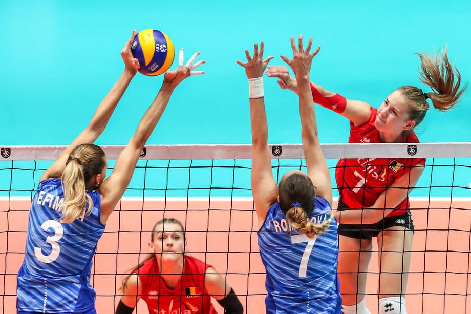 Женская сборная России вышла в четвертьфинал чемпионата Европы