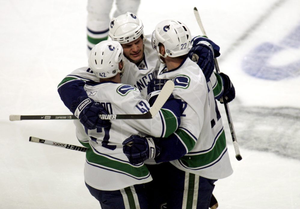 Ассисты Кузьменко и Михеева помогли «Ванкуверу» победить «Нэшвилл»