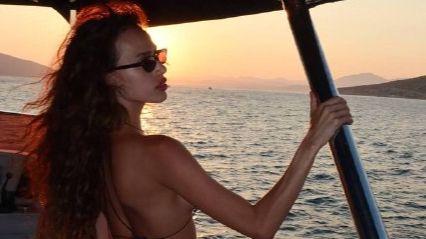 Загитова показала фотографии в купальнике на яхте