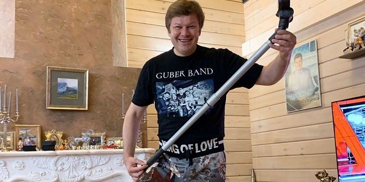Стало известно, сколько получает и насколько снизилась зарплата Дмитрия Губерниева на «Матч ТВ»