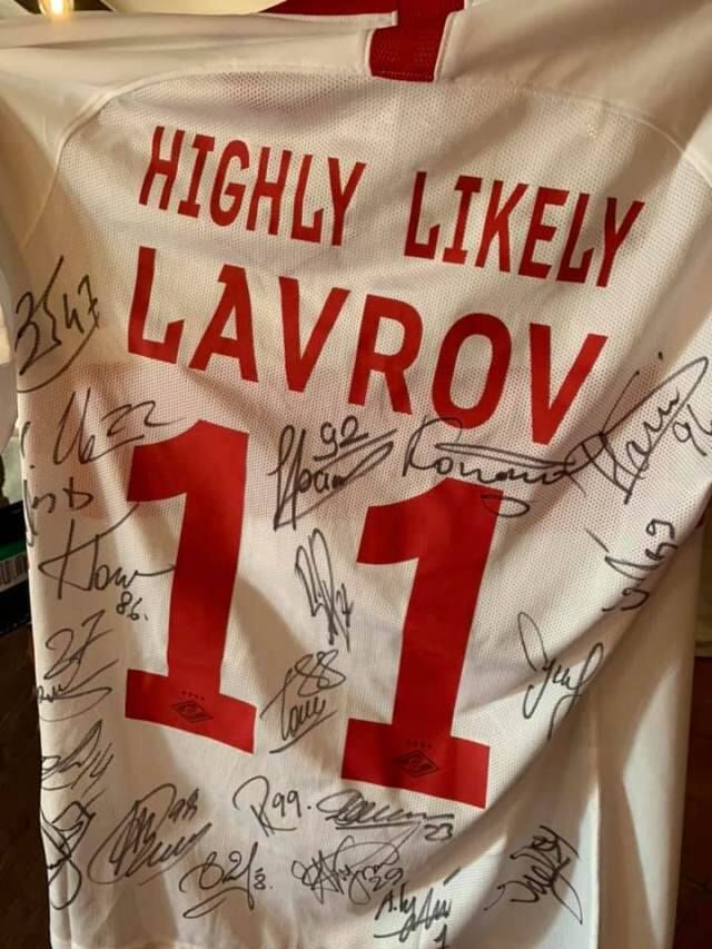 Лаврову подарили футболку «Спартака» с надписью Highly Likely