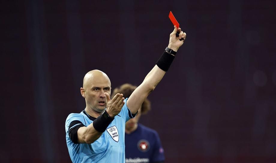 Российский арбитр Карасев не покинет Евро-2020, он будет работать на матчах плей-офф Российский арбитр Карасев не покинет Евро-2020, он будет работать на матчах плей-офф