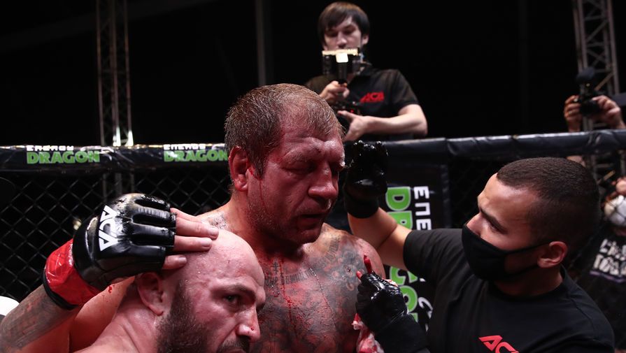 Боец Харитонов - о поражении Емельяненко: Это клоун и трепло Боец Харитонов - о поражении Емельяненко: Это клоун и трепло