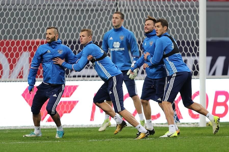 Бесплатные билеты, журналист Дима Корчагин и подозреваемый Смолов Бесплатные билеты, журналист Дима Корчагин и подозреваемый Смолов