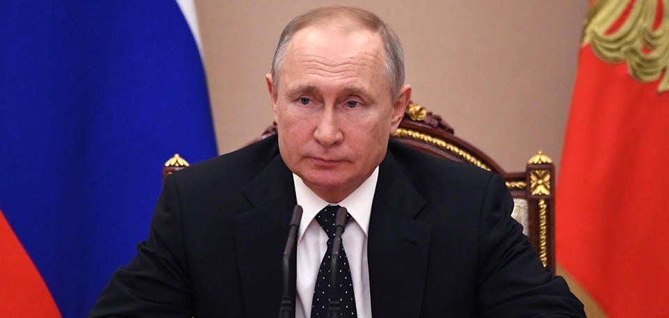 Владимир Путин требует ввести ряд мер для сохранения занятости граждан
