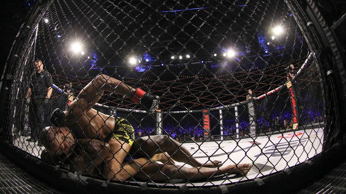 Боец ММА Айви проиграл после симуляции сердечного приступа в поединке с Фултоном Боец ММА Айви проиграл после симуляции сердечного приступа в поединке с Фултоном