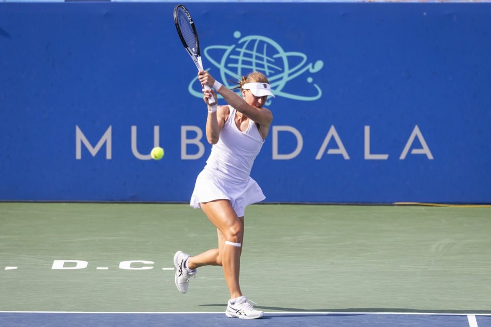Самсонова вышла в полуфинал турнира в Монреале