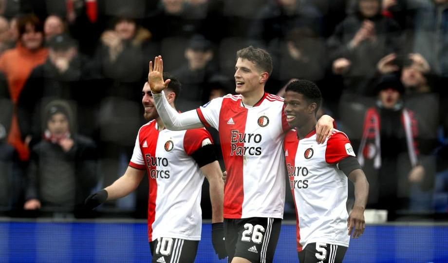 Представители Гуса Тиля сообщили, что полузащитник не собирается возвращаться в «Спартак» Представители Гуса Тиля сообщили, что полузащитник не собирается возвращаться в «Спартак»